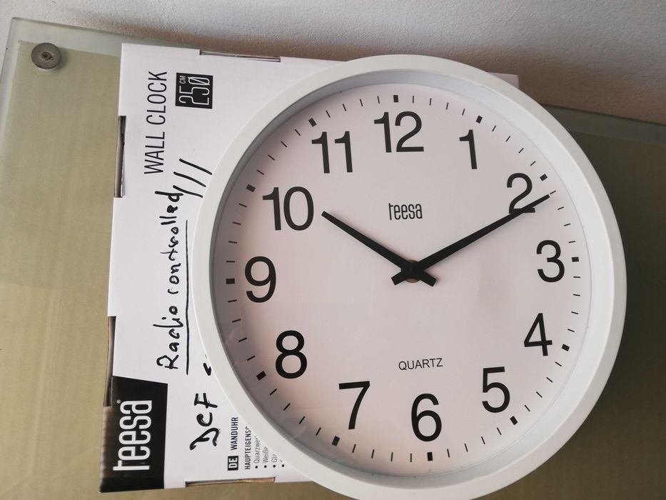 ceas de perete cu radio control 25 cm, nou