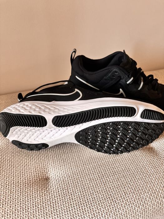 Маратонки Nike.