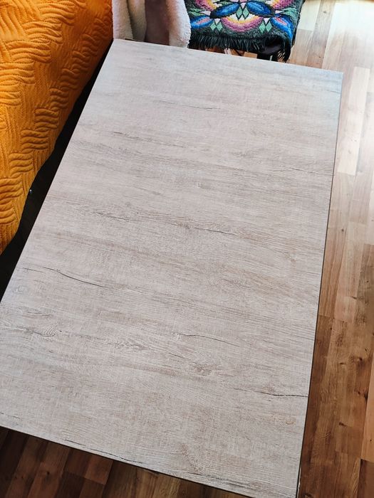 Дървена холна маса