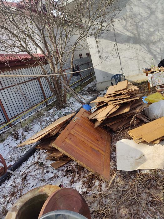 Donez lemne foc din demolări și mobila veche