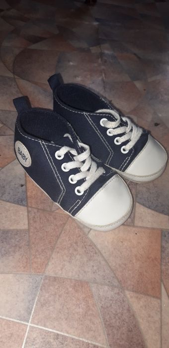 Продам детскую обувь