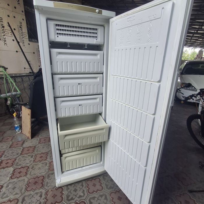 Продается морозильник Индезит