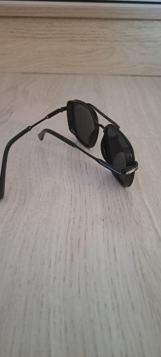 Продаётся солнцезащитные очки мужеской