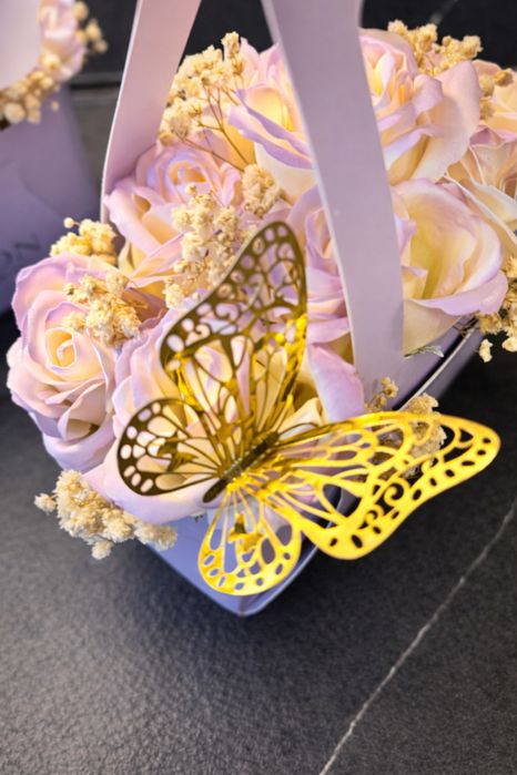 Кутии и букетчета със сапунени рози - стилен и нежен подарък за всеки