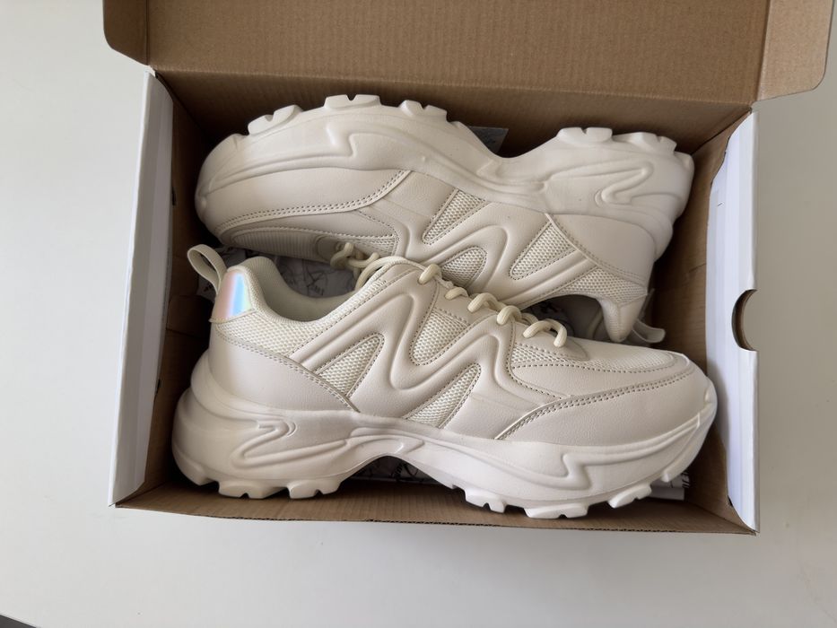 Продам кроссовки