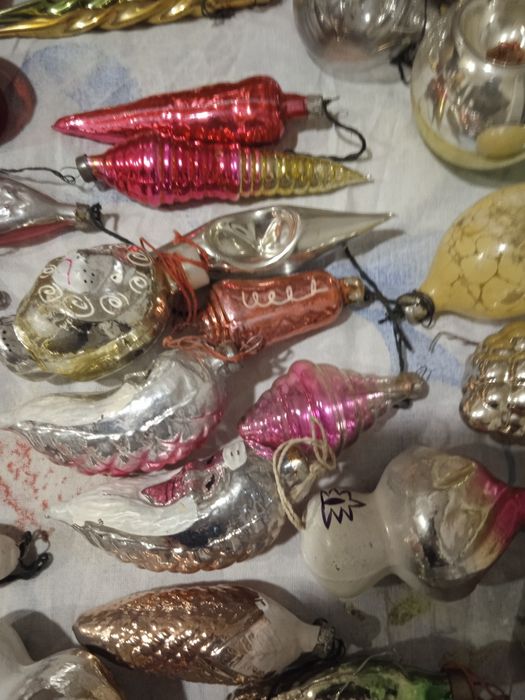 Игрушки елочные.