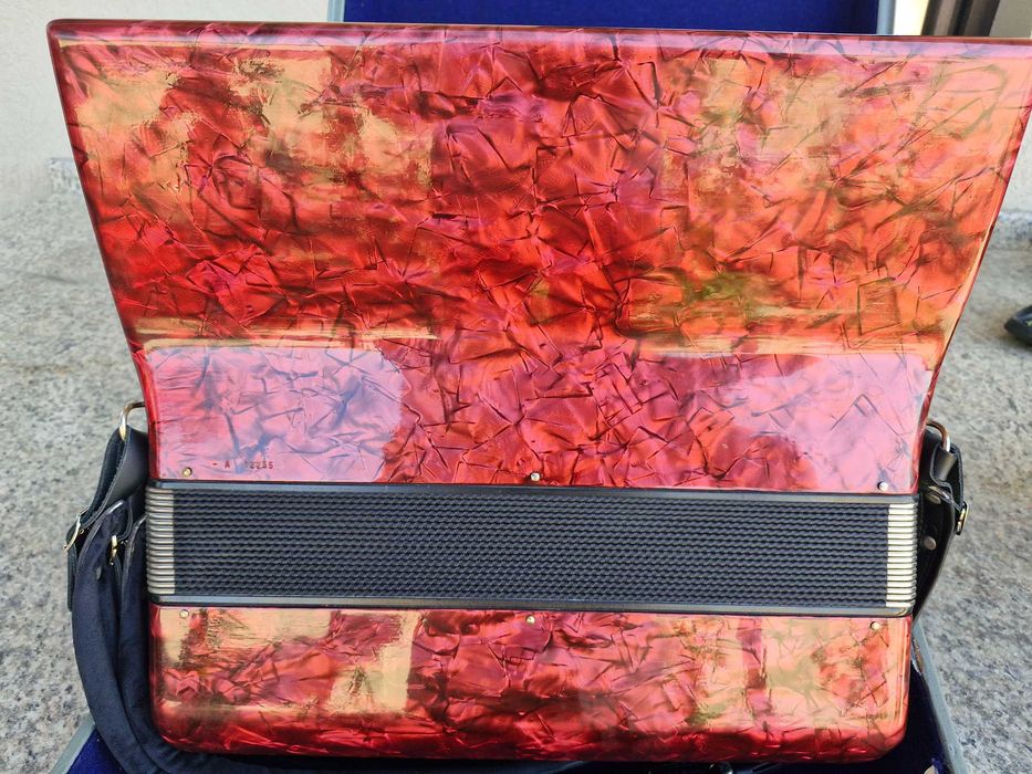Acordeon Hohner  96 basi rosu sidefat