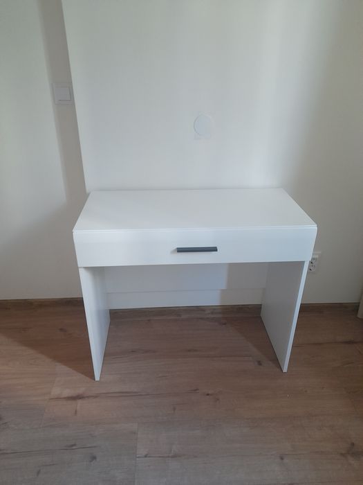 Тоалетка с огледало