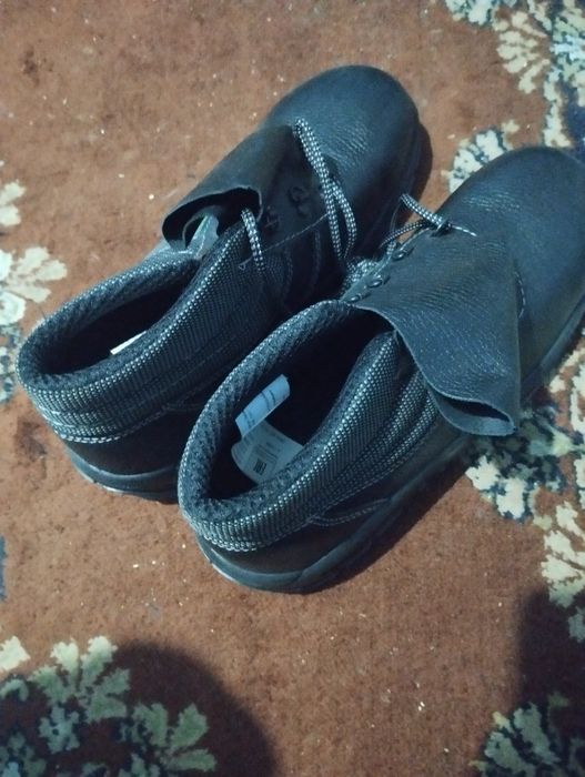 Продам обувь рабочую