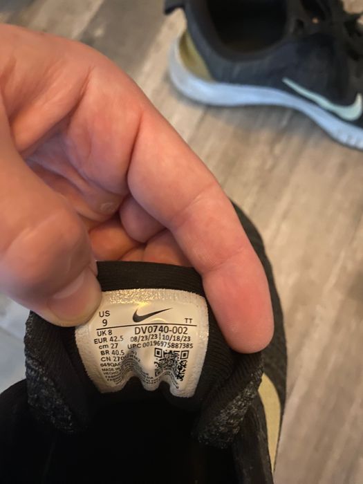 Продавам запазени маратонки Найк