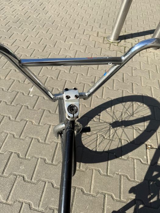 Vând BMX custom cu piese de top