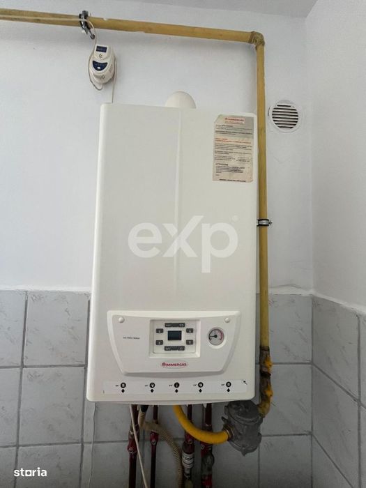Vanzare 2 camere curat liber decomandat et 3 central Gaesti
