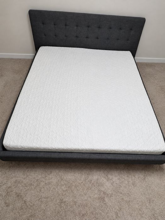 Saltea pentru pat matrimonial 180x200 cm cu Memory Foam – stare bună