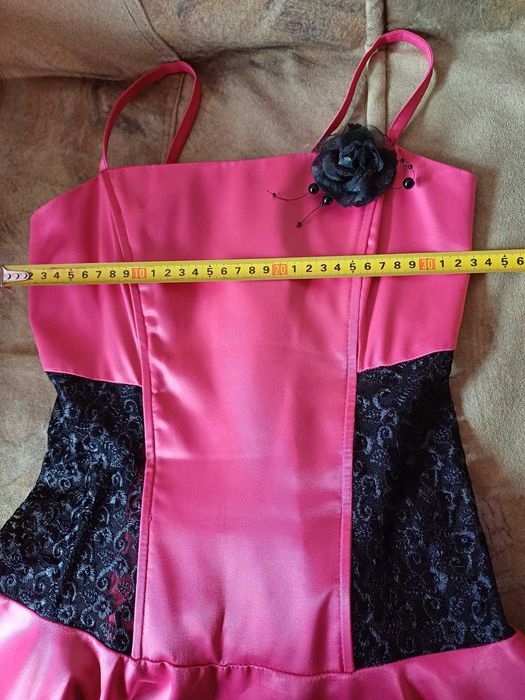 Rochie roz cu dantela in lateral, scurta