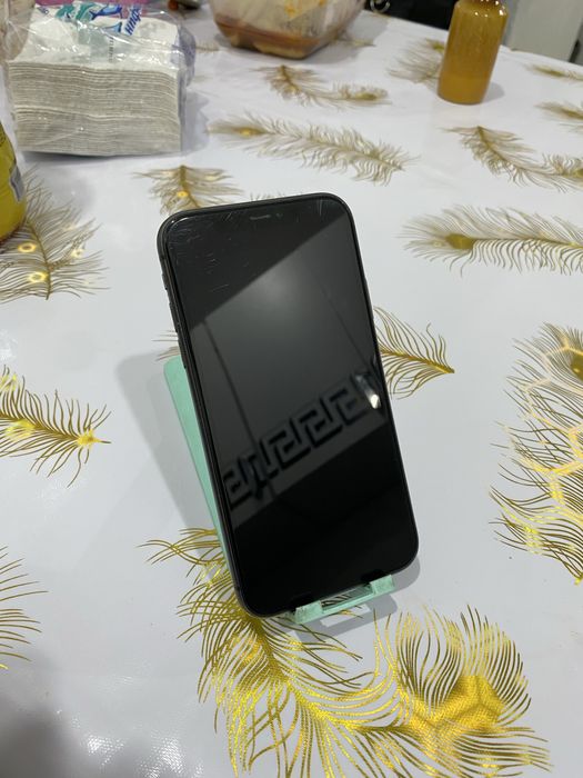 Продам айфон 11 В черном цвете