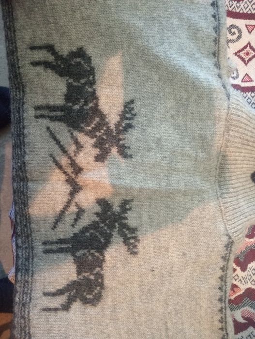 Продам  детский свитер