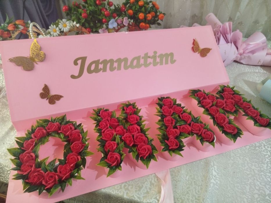 Sovungullar va zargarlik buyumlari sotiladi.