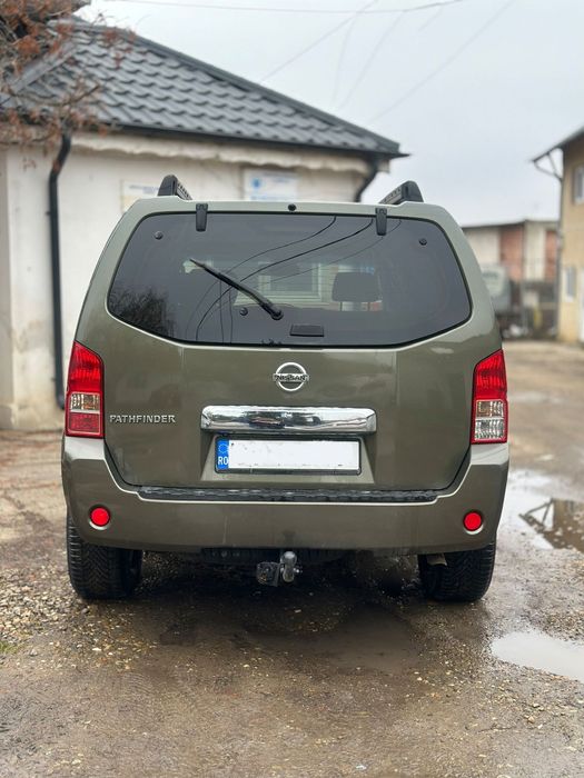 Vând Nissan pathfinder