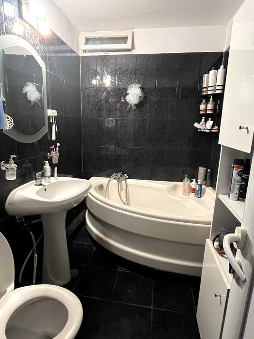 Apartament cu 3 camere, 80 mp, Targoviste, zona Micro 12