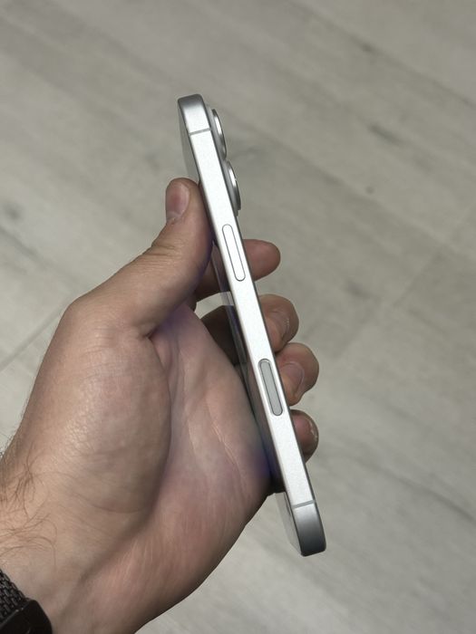 iPhone 17 / 256 GB / Baterie 100% / 26 Cicluri / Alb