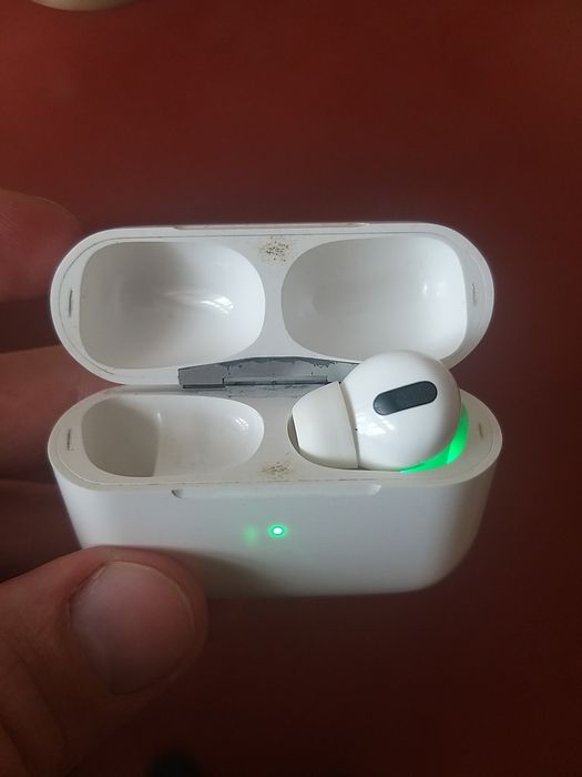 Продам кейс Apple AirPods Pro