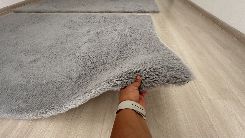 Vand doua covoare pufoase - culoarea gri