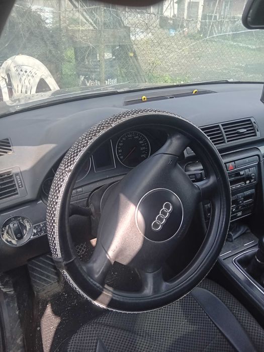 Vand audi a4 motor 19 tdi pentru piese si volvo v 40 motor 19 tdi