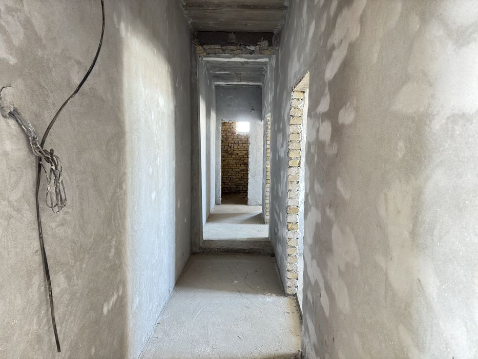 Йўл бўйича 3 хонали квартира сотилади