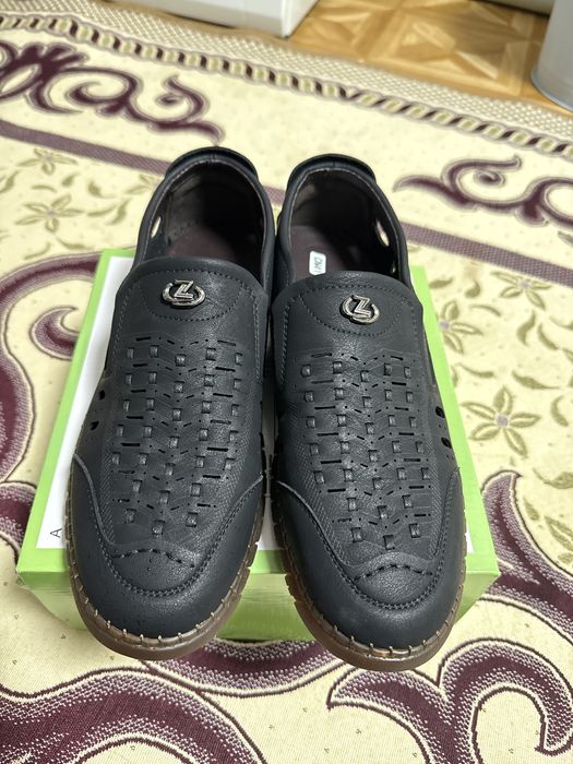 Продам одежду туфли