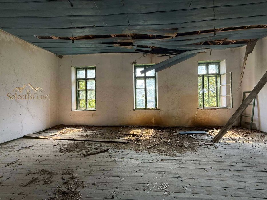 Къща с голям двор в село Руня / обл. Габрово