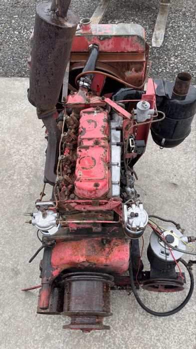 Motor perkins in 4 pistoane