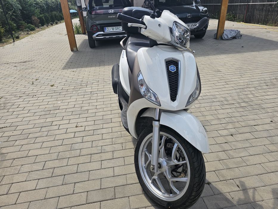 Scuter Piaggio Medley 125 cc, 15 cp, 2023 luna 12