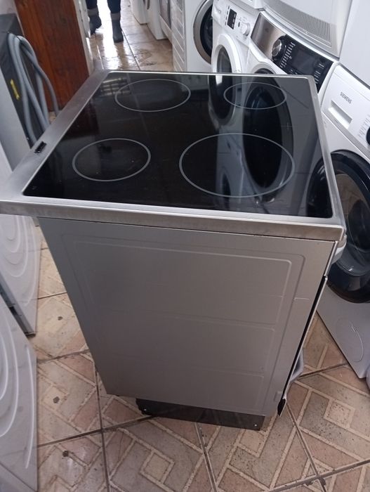 Иноксова  печка с керамичен плот Electrolux 2 години Гаранциия