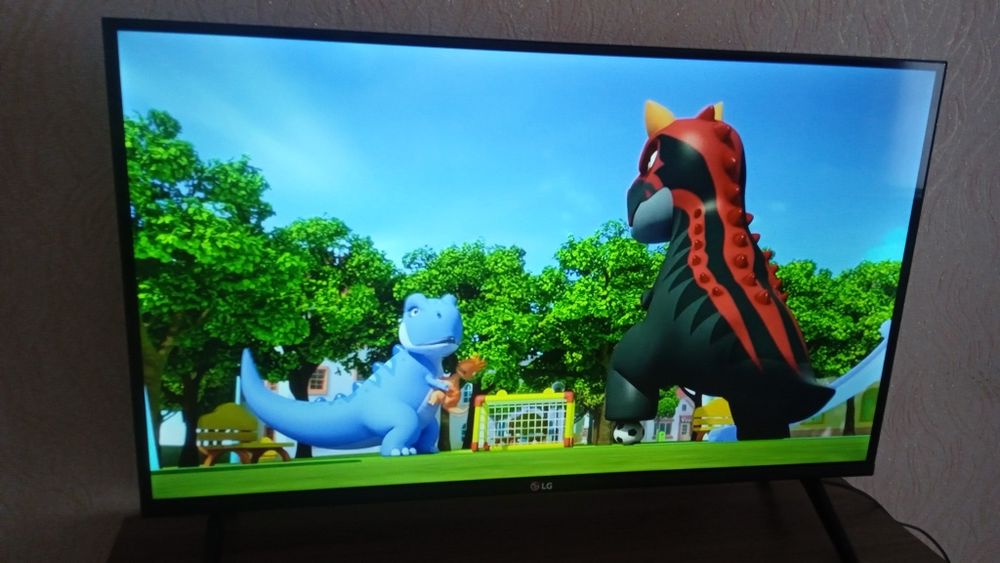 Продам телевизор смарт LG 81см