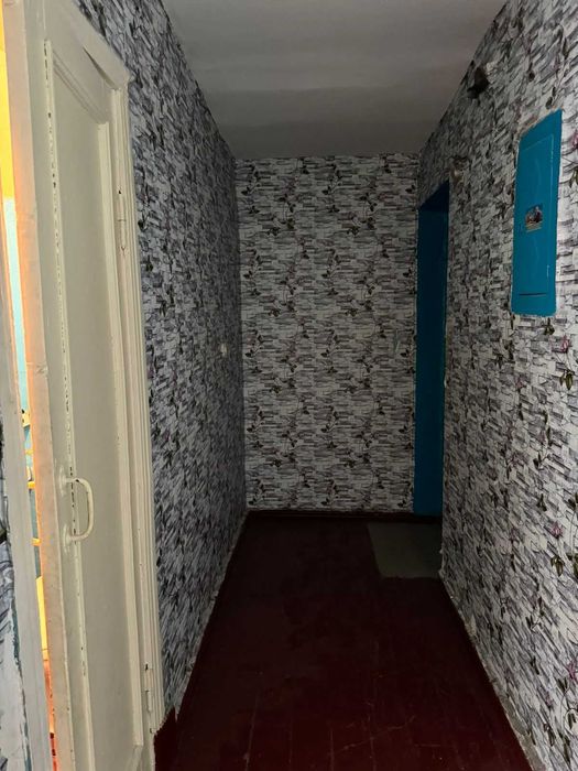 Срочно продам 1 ком кв, на Кирова 8300