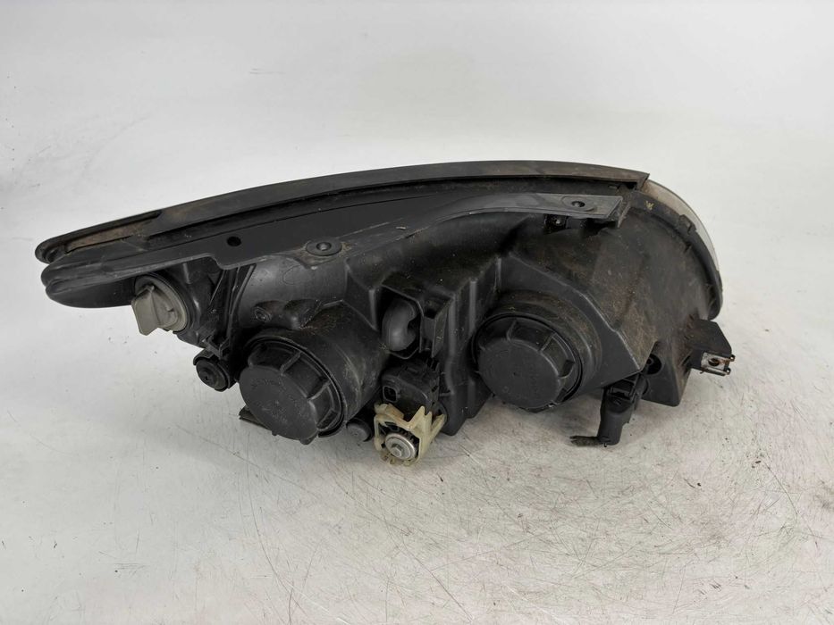 Far stanga cu lupa Hyundai I30 an 2008
