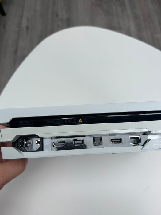 PlayStation 4 pro Glacier white 1TB