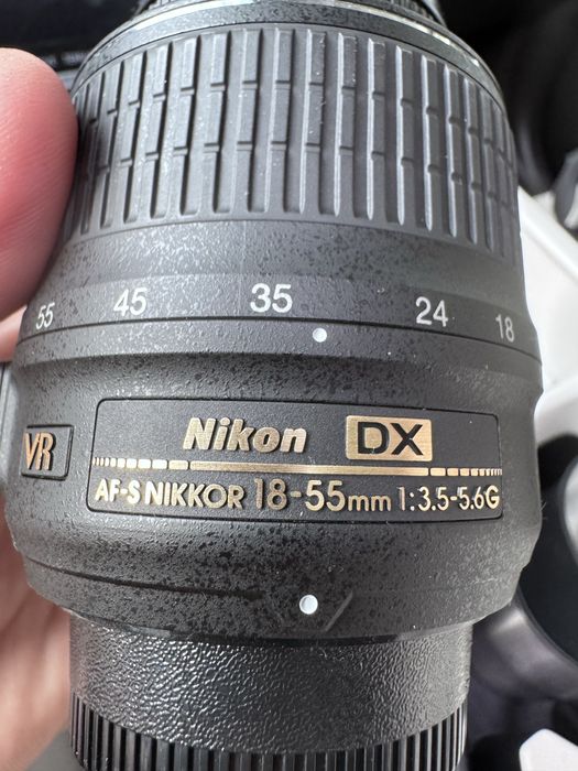 Nikon D90 с китовой линзой и 18-200