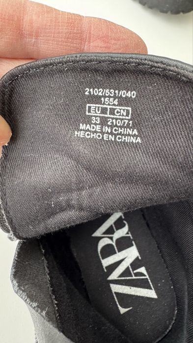 Продам на девочку детскую обувь