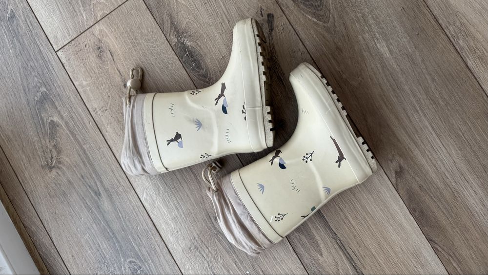 Продам резиновые сапожки  24 размер