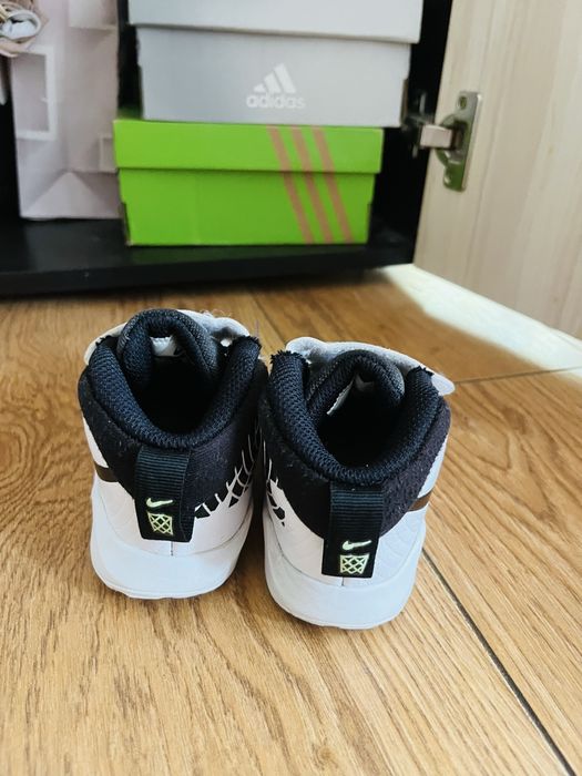 Детски маратонки найк