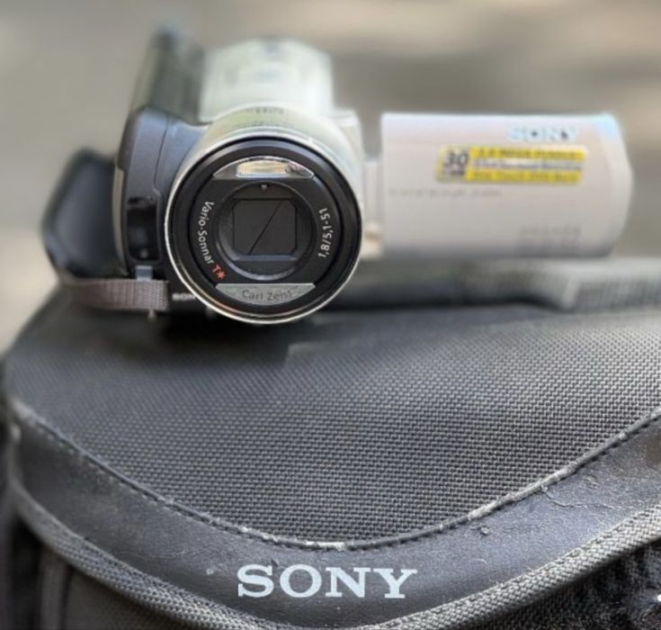 Цифрова видеокамера Sony DCR-SR90E