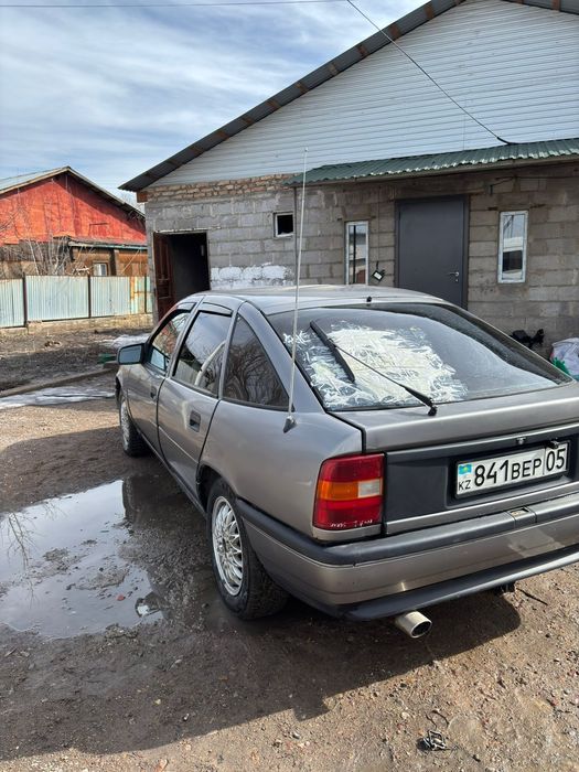 Продаётся опел вектра 1992год