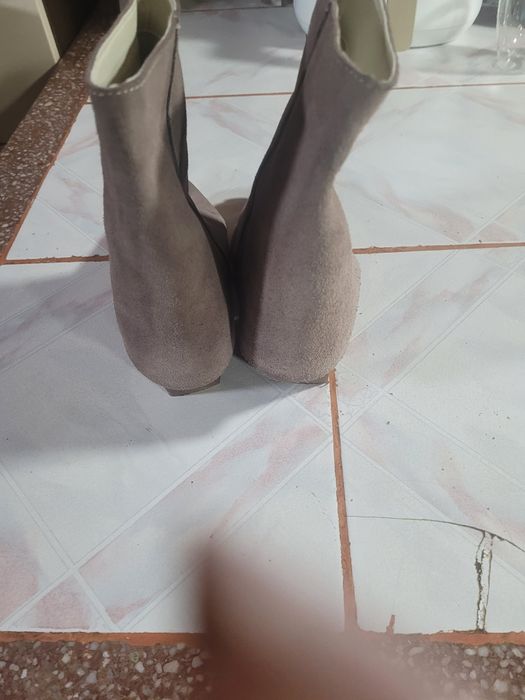 Botine  dama, aproape noi