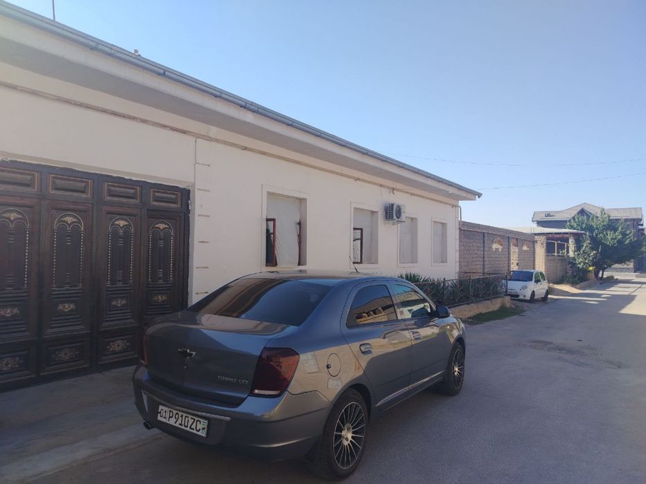 Uy sotiladi 120 000 $