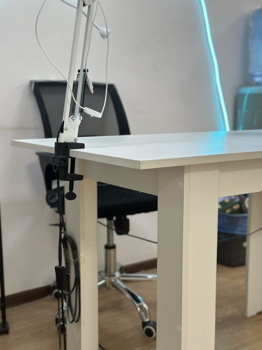 Продается стол стулья срочно