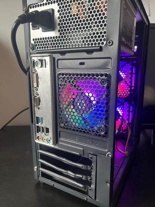 PC i5 | 16GB RAM | Carcasă RGB Aqiris |