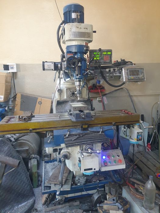 Продам универсальный фрезерный станок с ЧПУ и цифровой индикацией (DRO
