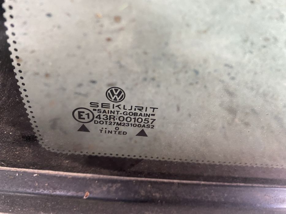 Заднее стекло пассат Б3