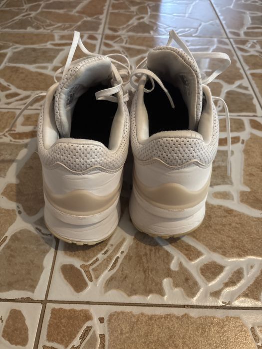 Adidași adidas albi